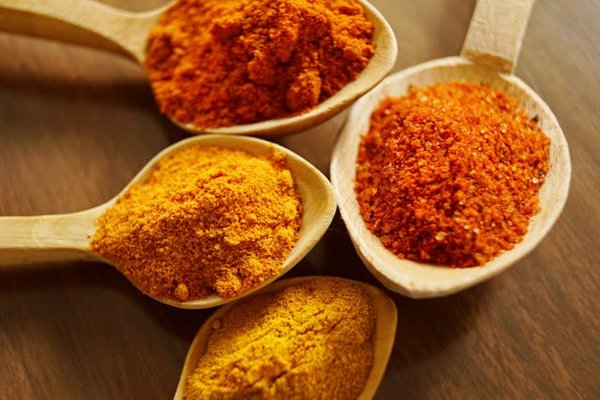 Comment la consommation de curcuma peut-elle aider à réduire les inflammations cutanées?